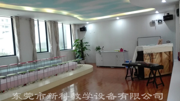 <a href='http://www.bbdjf.cn/chanpin/58-1.html' target='1' style='font-size:18px; font-weight:bold; color:#000000;'>音樂(lè)功能室</a>