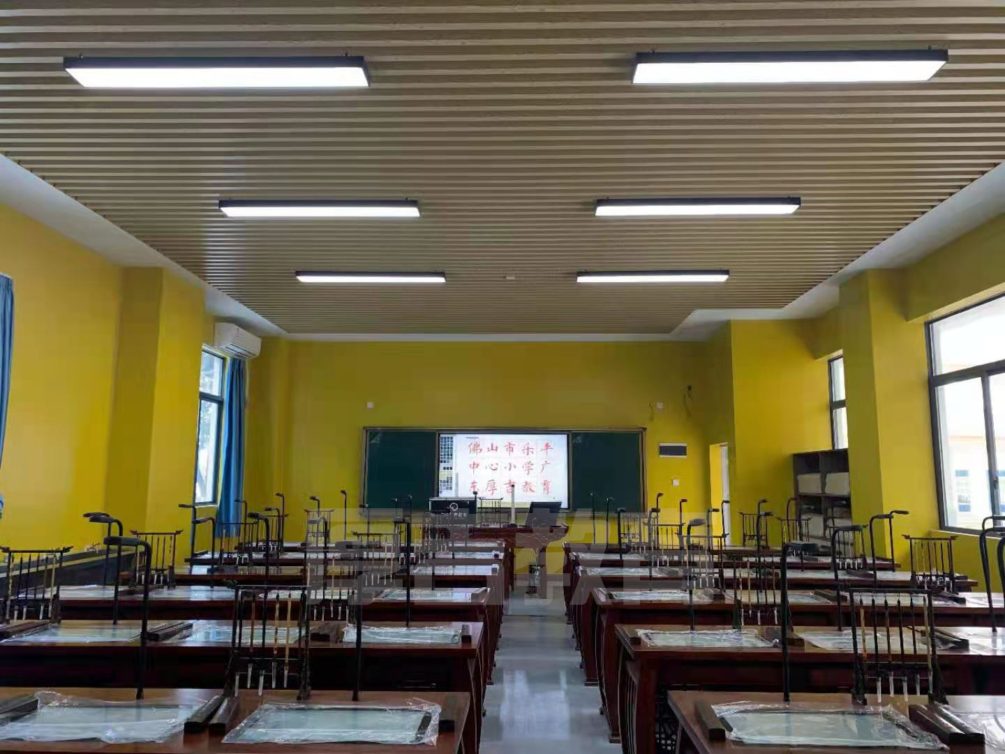學校<a href='http://www.bbdjf.cn/chanpin/57-1.html' target='1' style='font-size:18px; font-weight:bold; color:#000000;'>書法室</a>