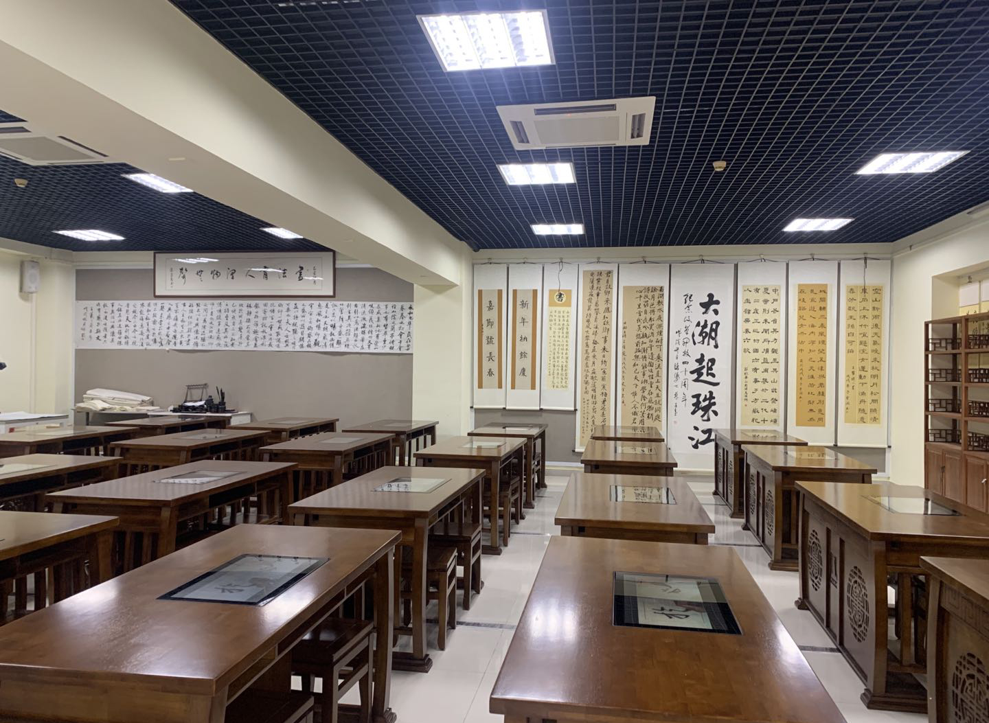 <a href='http://www.bbdjf.cn/chanpin/57-1.html' target='1' style='font-size:18px; font-weight:bold; color:#000000;'>書法室</a>