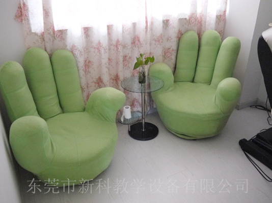學(xué)校<a href='http://www.bbdjf.cn' target='1' style='font-size:14px; font-weight:bold; color:#0080ff;'>心理咨詢室</a>布置