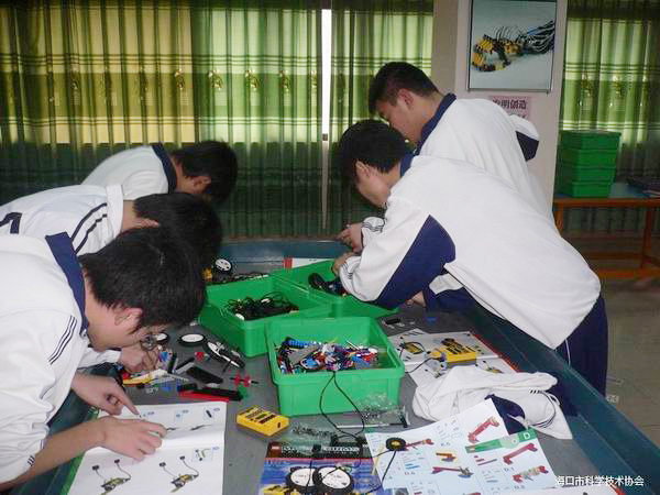 <a href='http://www.bbdjf.cn/chanpin/60-1.html' target='1' style='font-size:18px; font-weight:bold; color:#000000;'>機(jī)器人功能室</a>2