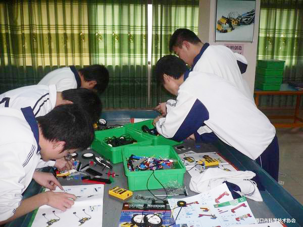 <a href='http://www.bbdjf.cn/chanpin/60-1.html' target='1' style='font-size:18px; font-weight:bold; color:#000000;'>機(jī)器人功能室</a>